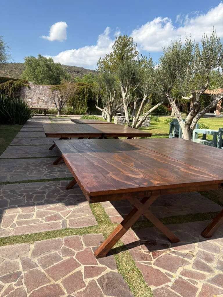 Mesa California rectangular de madera con patas cruzadas
